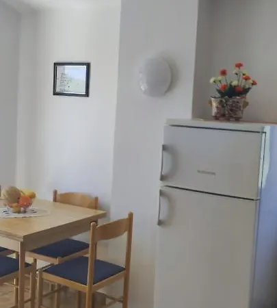 Kadinela, 200m From Kamenjak, Huge Quiet Garden With Barbecue, 2 New Kitchens Apartment Premantura