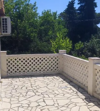 Kadinela, 200m From Kamenjak, Huge Quiet Garden With Barbecue, 2 New Kitchens