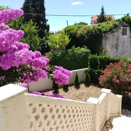 Kadinela, 200m From Kamenjak, Huge Quiet Garden With Barbecue, 2 New Kitchens * Premantura