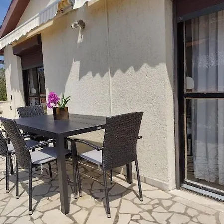 Kadinela, 200m From Kamenjak, Huge Quiet Garden With Barbecue, 2 New Kitchens *