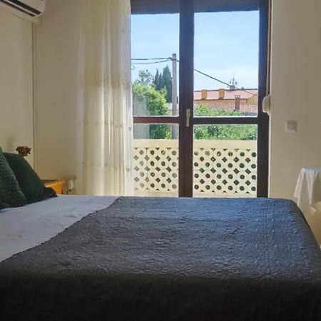 Lägenhet Kadinela, 200m From Kamenjak, Huge Quiet Garden With Barbecue, 2 New Kitchens *