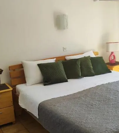 Lägenhet Kadinela, 200m From Kamenjak, Huge Quiet Garden With Barbecue, 2 New Kitchens *