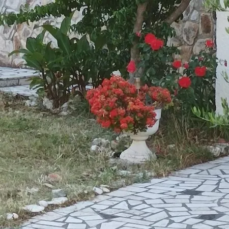 Kadinela, 200m From Kamenjak, Huge Quiet Garden With Barbecue, 2 New Kitchens Premantura