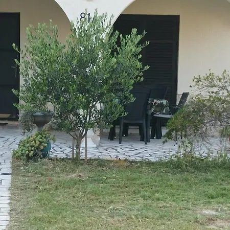 Lägenhet Kadinela, 200m From Kamenjak, Huge Quiet Garden With Barbecue, 2 New Kitchens