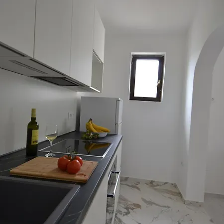 Kadinela, 200m From Kamenjak, Huge Quiet Garden With Barbecue, 2 New Kitchens Apartment Premantura
