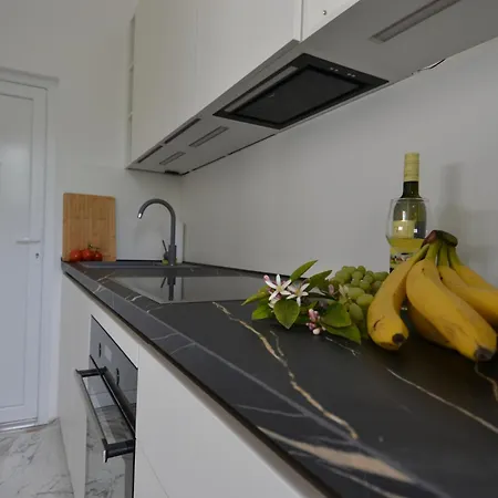 Kadinela, 200m From Kamenjak, Huge Quiet Garden With Barbecue, 2 New Kitchens *