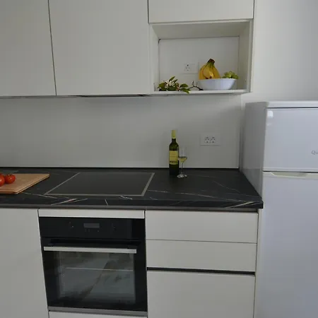 Kadinela, 200m From Kamenjak, Huge Quiet Garden With Barbecue, 2 New Kitchens