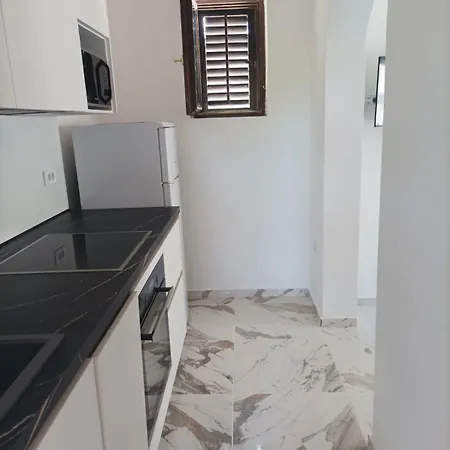 Kadinela, 200m From Kamenjak, Huge Quiet Garden With Barbecue, 2 New Kitchens Apartment Premantura