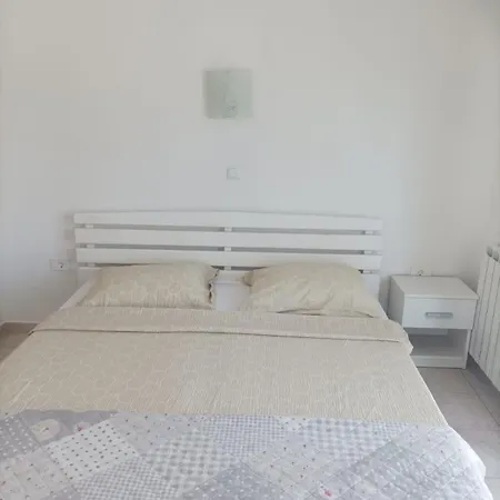 Kadinela, 200m From Kamenjak, Huge Quiet Garden With Barbecue, 2 New Kitchens Premantura