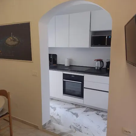 아파트 Kadinela, 200m From Kamenjak, Huge Quiet Garden With Barbecue, 2 New Kitchens