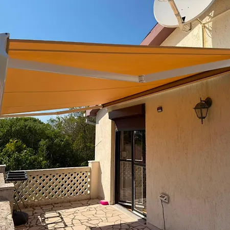 Kadinela, 200m From Kamenjak, Huge Quiet Garden With Barbecue, 2 New Kitchens 아파트 *