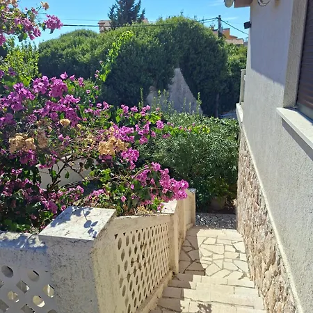 Appartement Kadinela, 200m From Kamenjak, Huge Quiet Garden With Barbecue, 2 New Kitchens *
