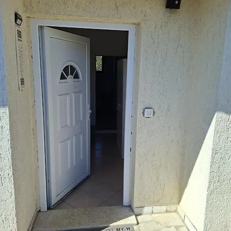 Kadinela, 200m From Kamenjak, Huge Quiet Garden With Barbecue, 2 New Kitchens Appartement Premantura
